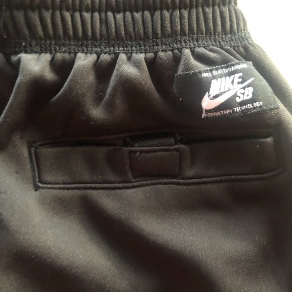 Boys Nike SB Joggers Size Medium - Picture 3 of 4